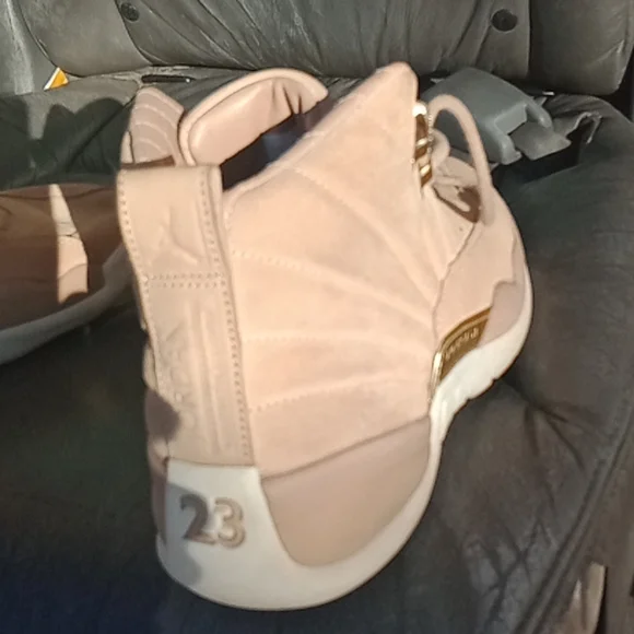 Woman's Jordans - Picture 5 of 5